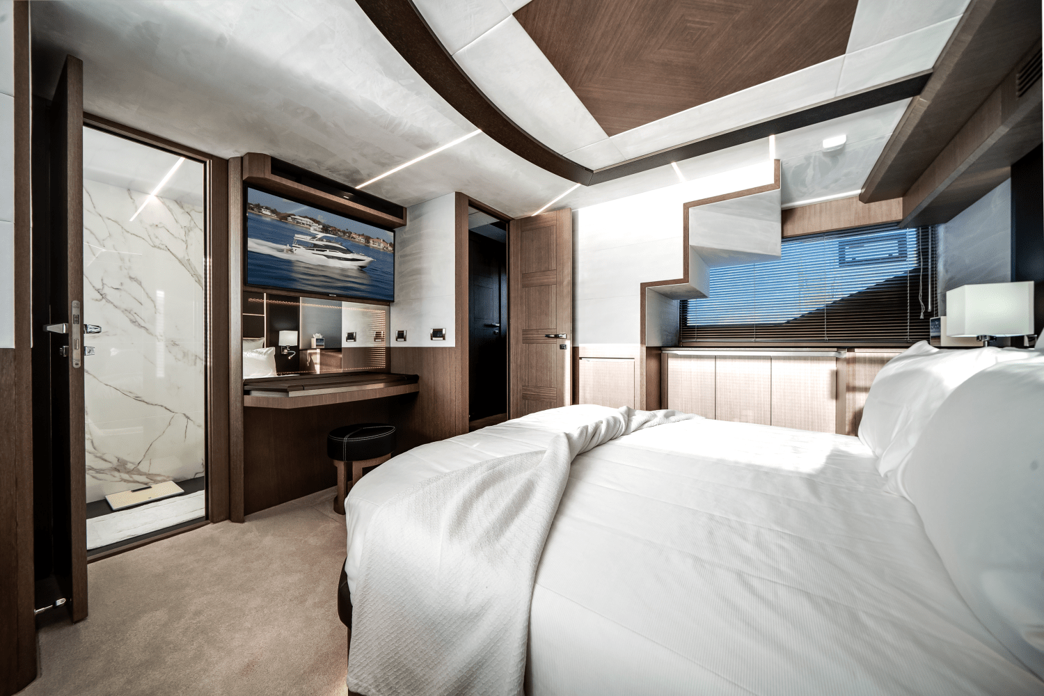 Slide: The Image of Galeon 640 FLY BRIDGE 2021 - 46