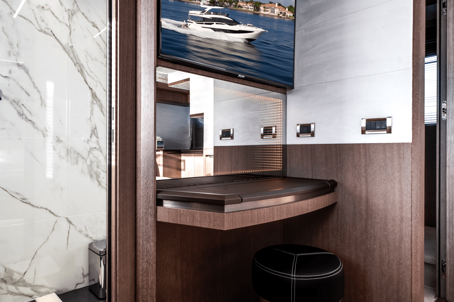 Slide: The Image of Galeon 640 FLY BRIDGE 2021 - 47