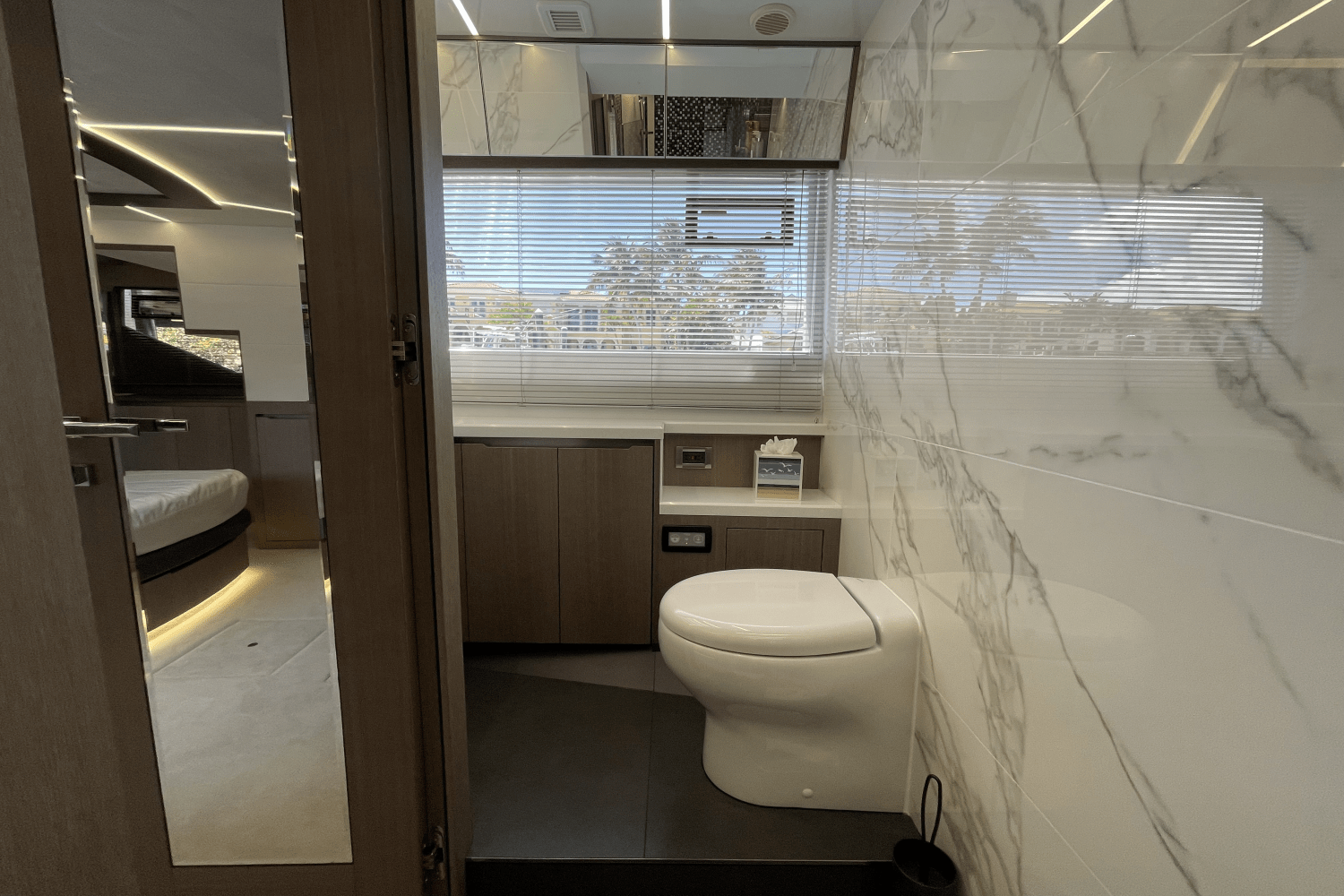 Slide: The Image of Galeon 640 FLY BRIDGE 2021 - 49