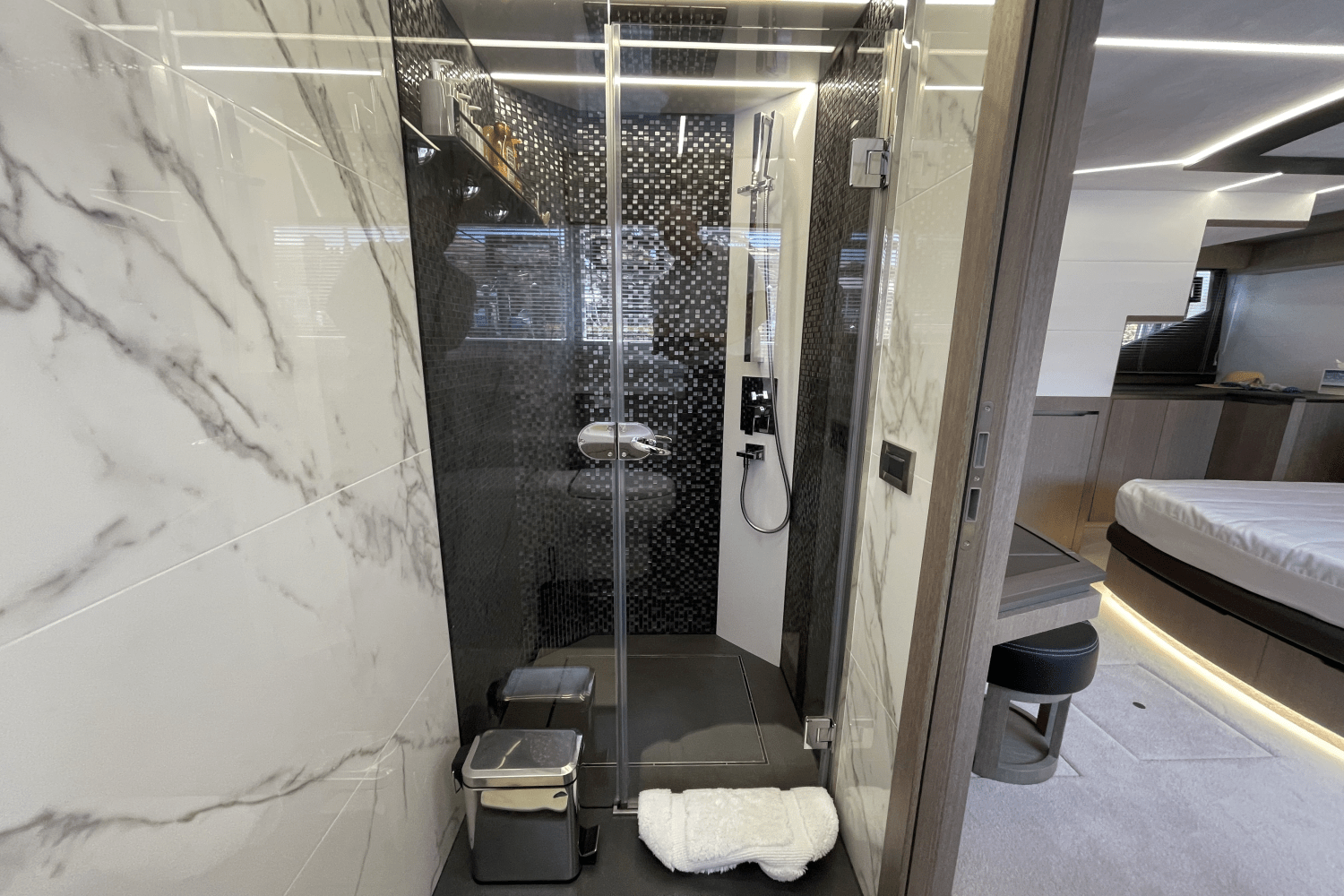 Slide: The Image of Galeon 640 FLY BRIDGE 2021 - 51