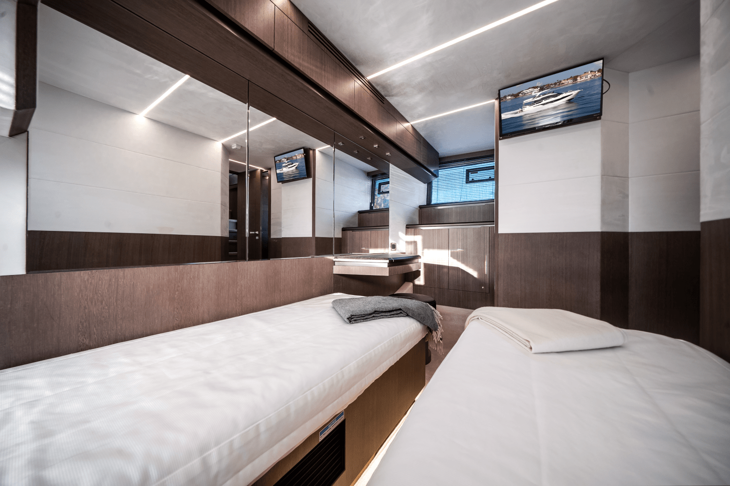 Slide: The Image of Galeon 640 FLY BRIDGE 2021 - 52