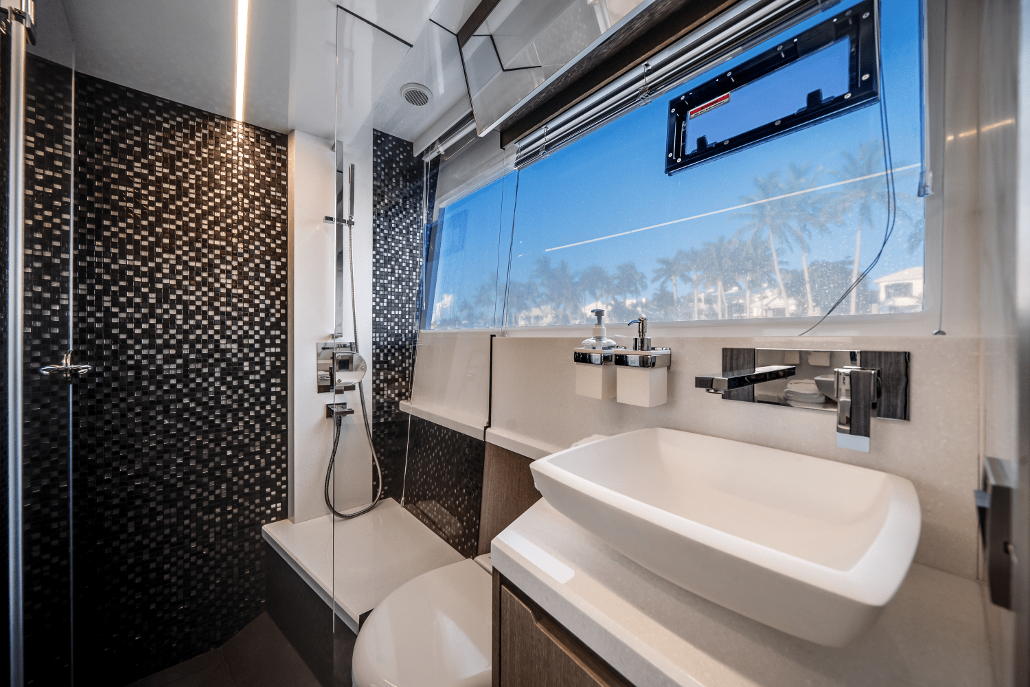 Slide: The Image of Galeon 640 FLY BRIDGE 2021 - 54