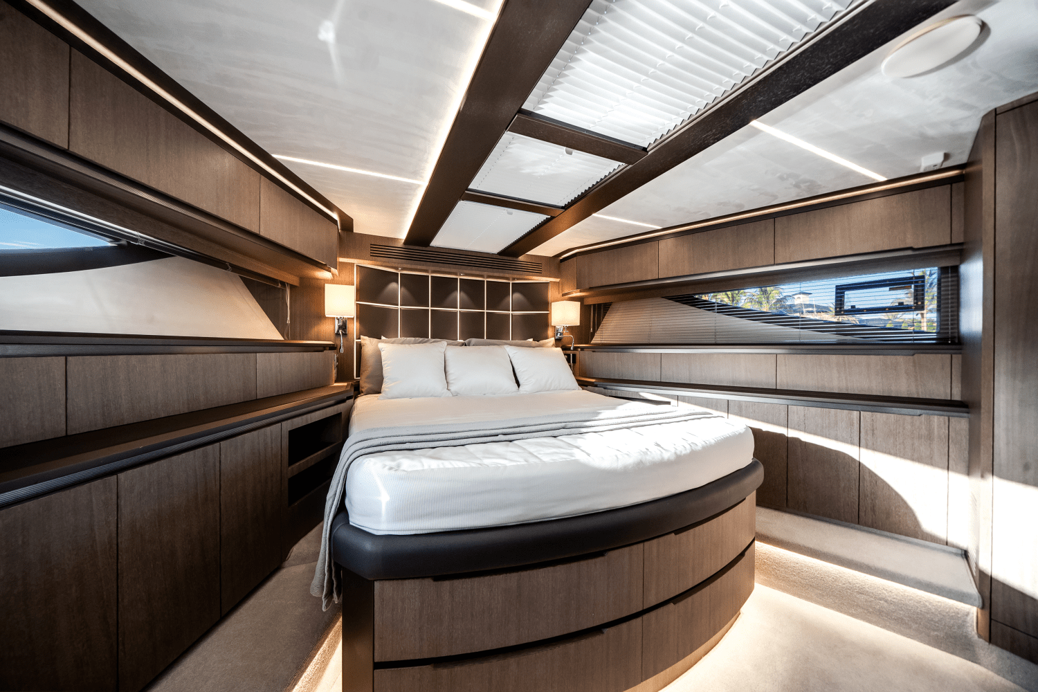 Slide: The Image of Galeon 640 FLY BRIDGE 2021 - 56