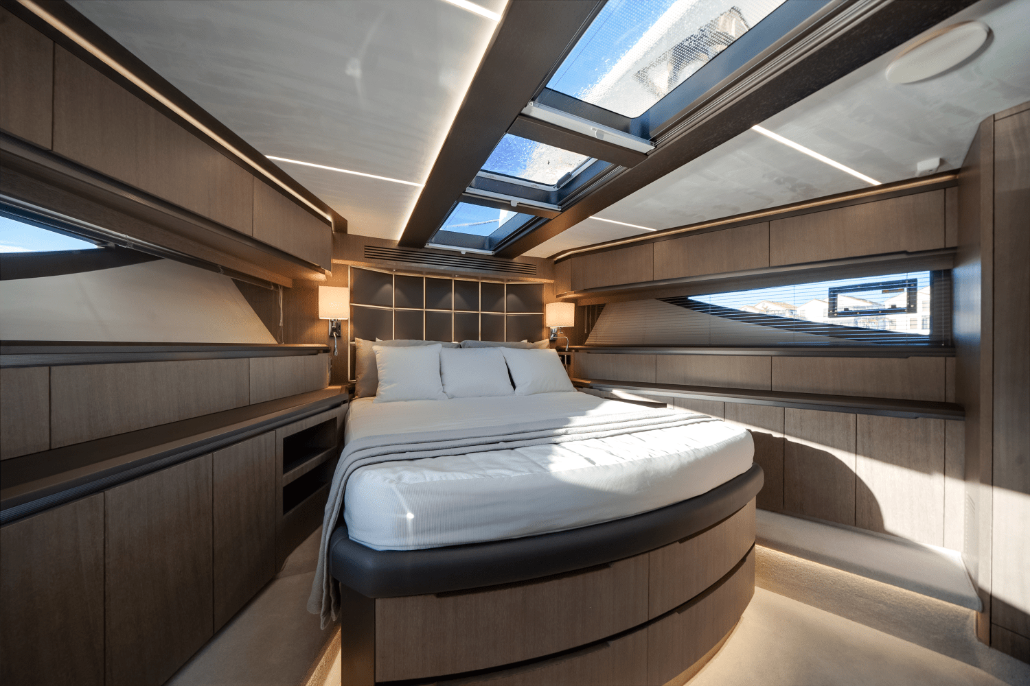 Slide: The Image of Galeon 640 FLY BRIDGE 2021 - 57