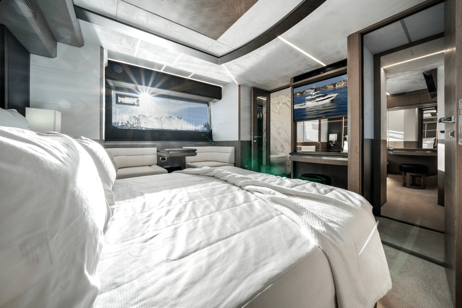 Slide: The Image of Galeon 640 FLY BRIDGE 2021 - 59