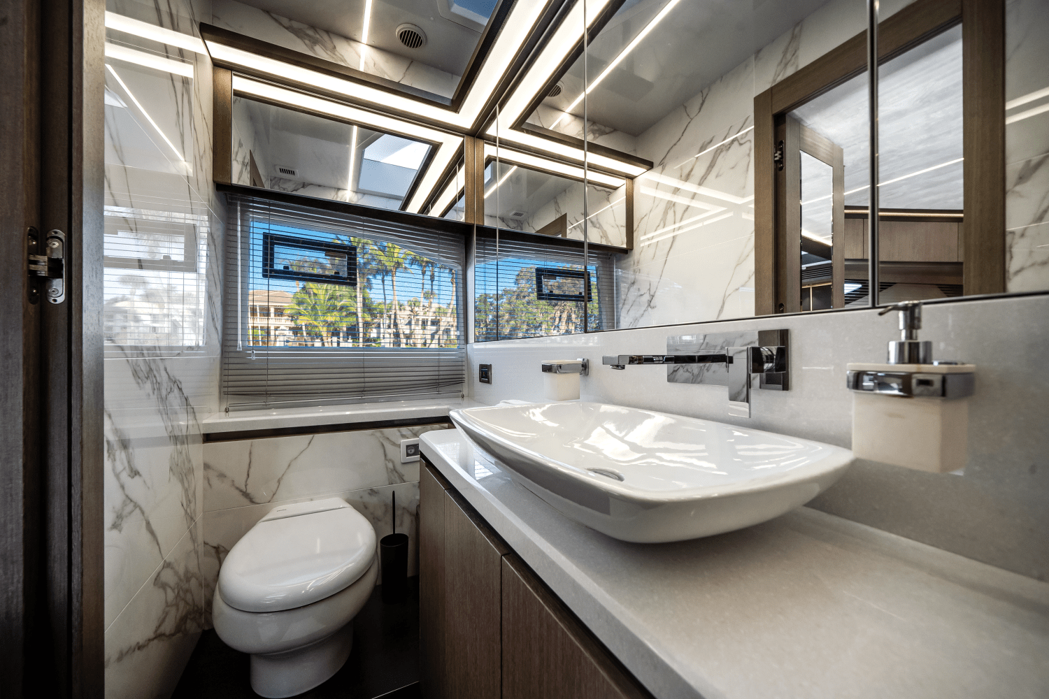 Slide: The Image of Galeon 640 FLY BRIDGE 2021 - 61