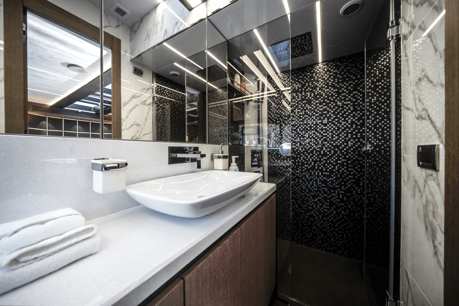 Slide: The Image of Galeon 640 FLY BRIDGE 2021 - 62