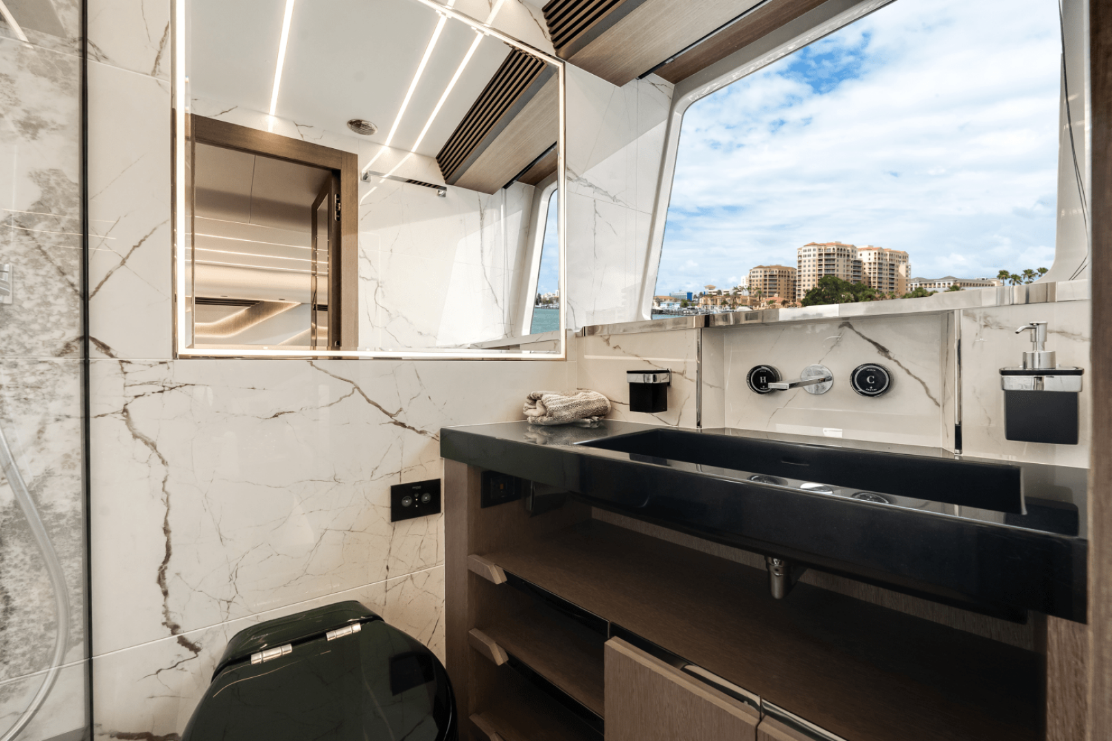 Slide: The Image of Galeon 800 FLY 2023 - 4509110