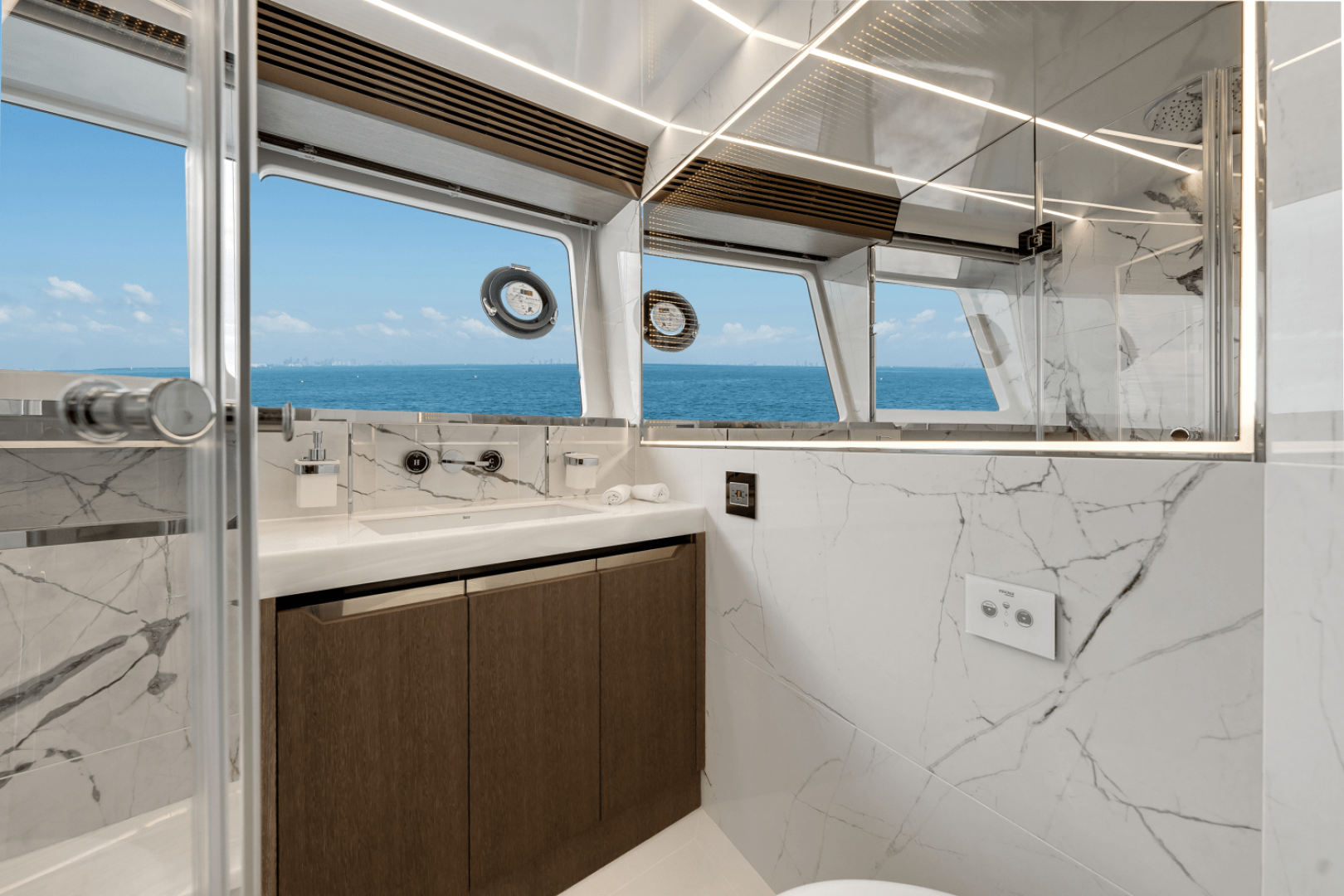 Slide: The Image of Galeon 800 FLY 2024 - 3898091