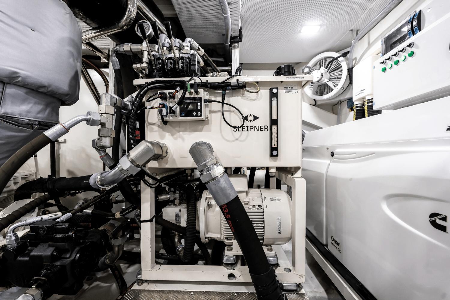 Slide: The Image of Galeon 800 Fly 2024 - 90