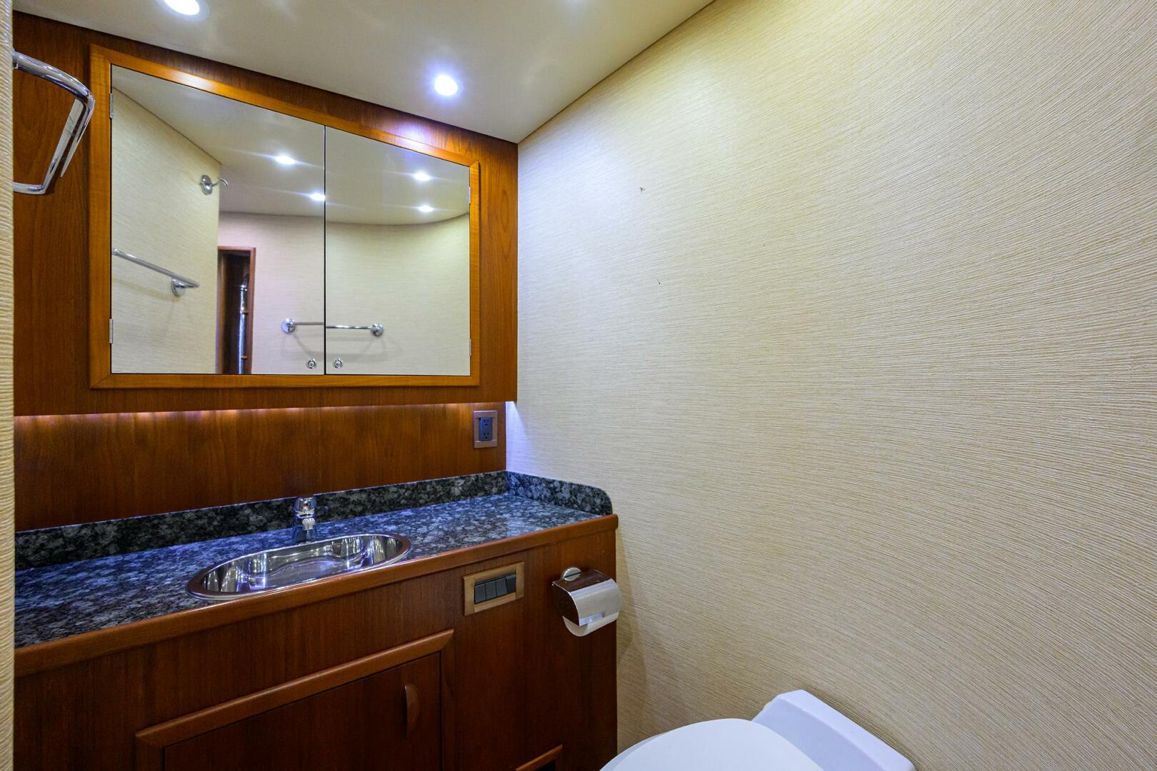 Slide: The Image of Guest Head - 5125330