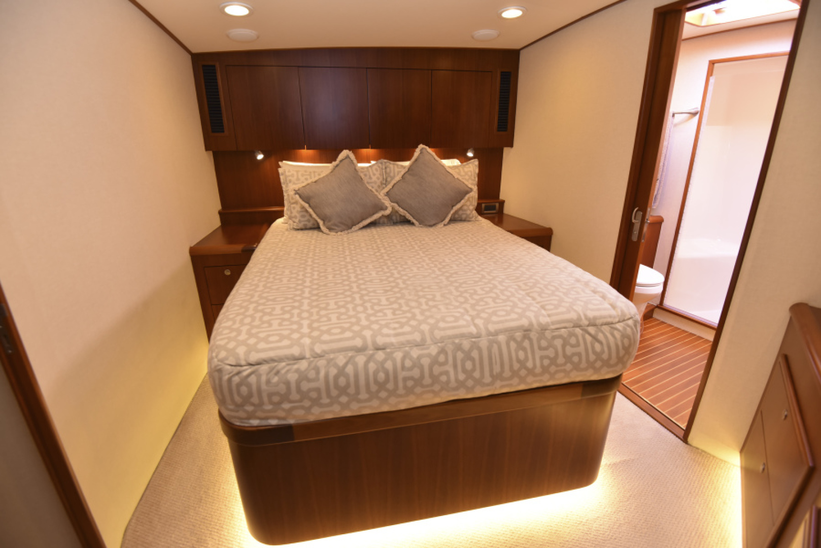 Slide: The Image of 2013 Garlington 61 Convertible - Master Stateroom II - 3930930