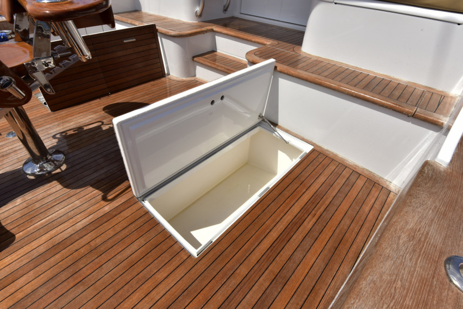 Slide: The Image of 2013 Garlington 61 Convertible - Fish Box - 3930937