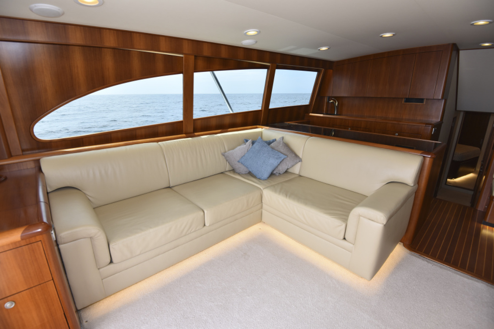 Slide: The Image of 2013 Garlington 61 Convertible - Salon II - 3930924