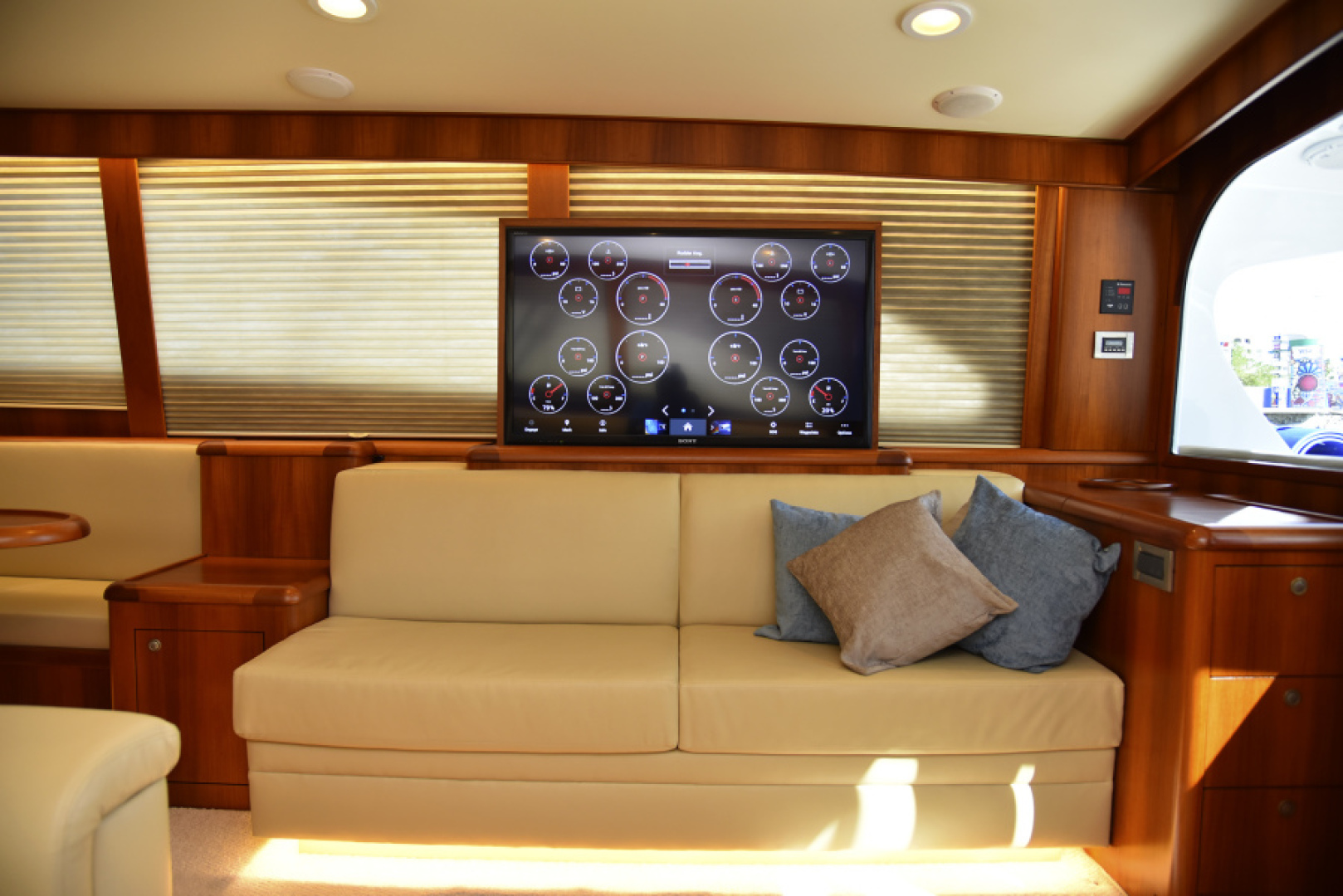 Slide: The Image of 2013 Garlington 61 Convertible - Salon III - 3930926