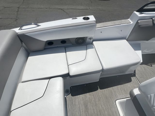 Slide: The Image of Glastron 245 GTD 2022 - 10