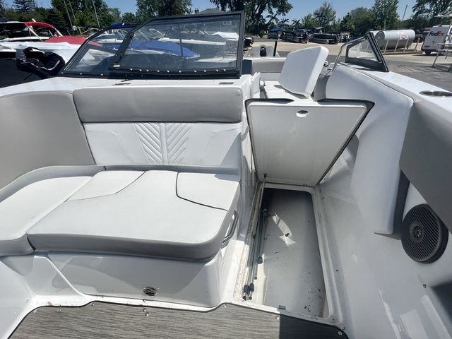 Slide: The Image of Glastron 245 GTD 2022 - 20