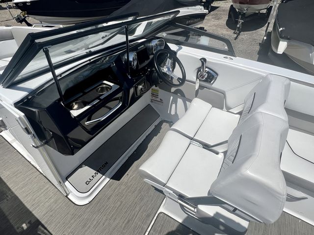 Slide: The Image of Glastron 245 GTD 2022 - 21