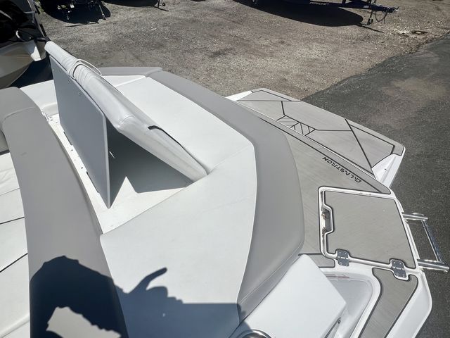 Slide: The Image of Glastron 245 GTD 2022 - 6