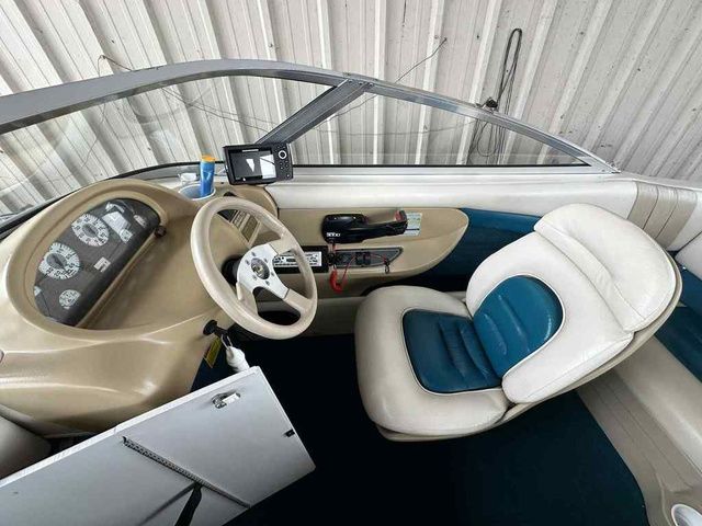 Slide: The Image of Glastron Ssv-199 1995 - 10