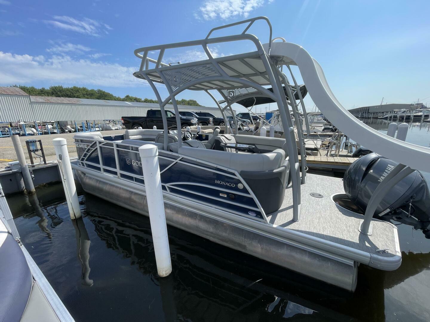 Slide: The Image of Godfrey Monaco 235 Sundeck 2024 - 4904828