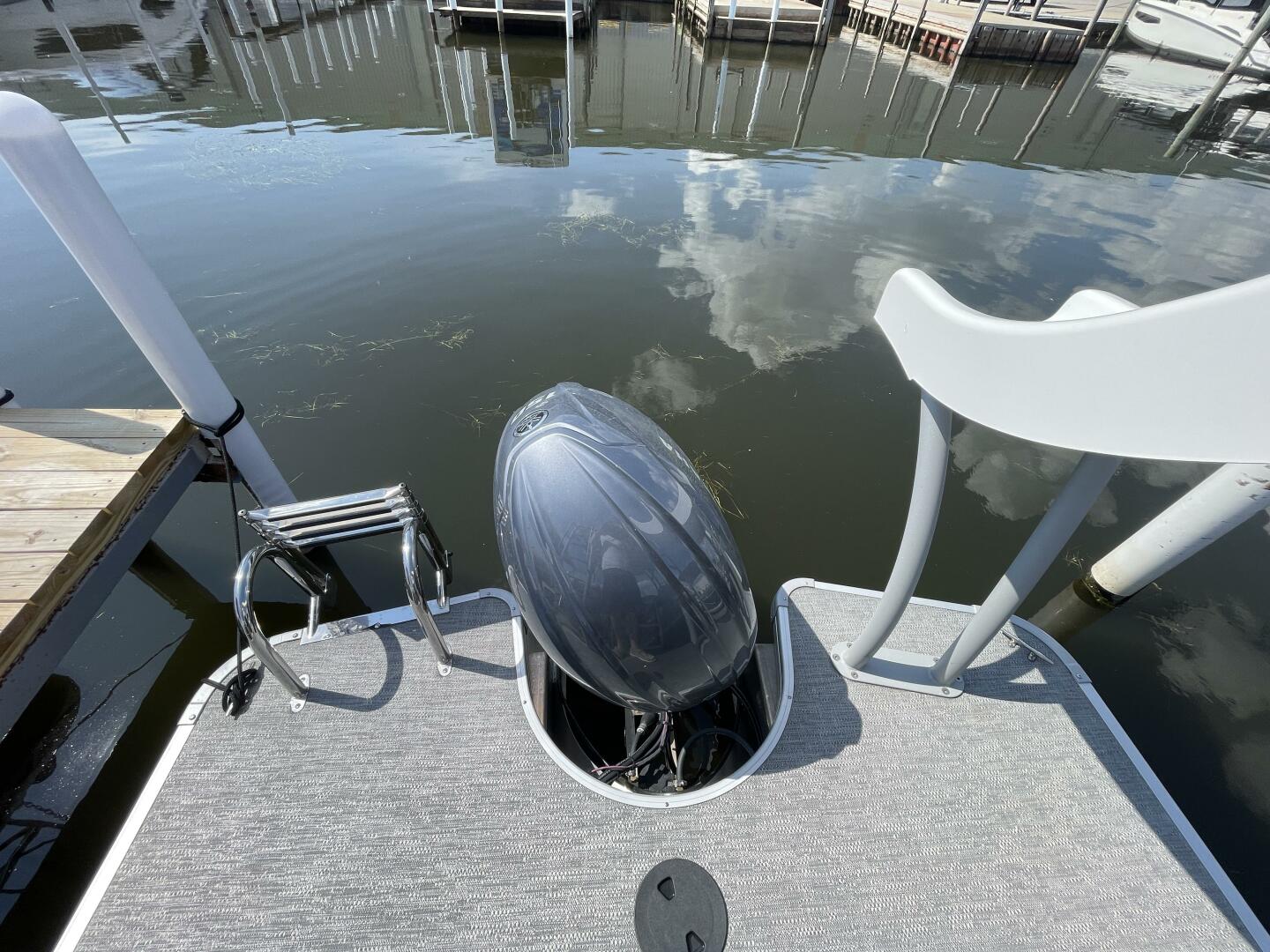 Slide: The Image of Godfrey Monaco 235 Sundeck 2024 - 4904780