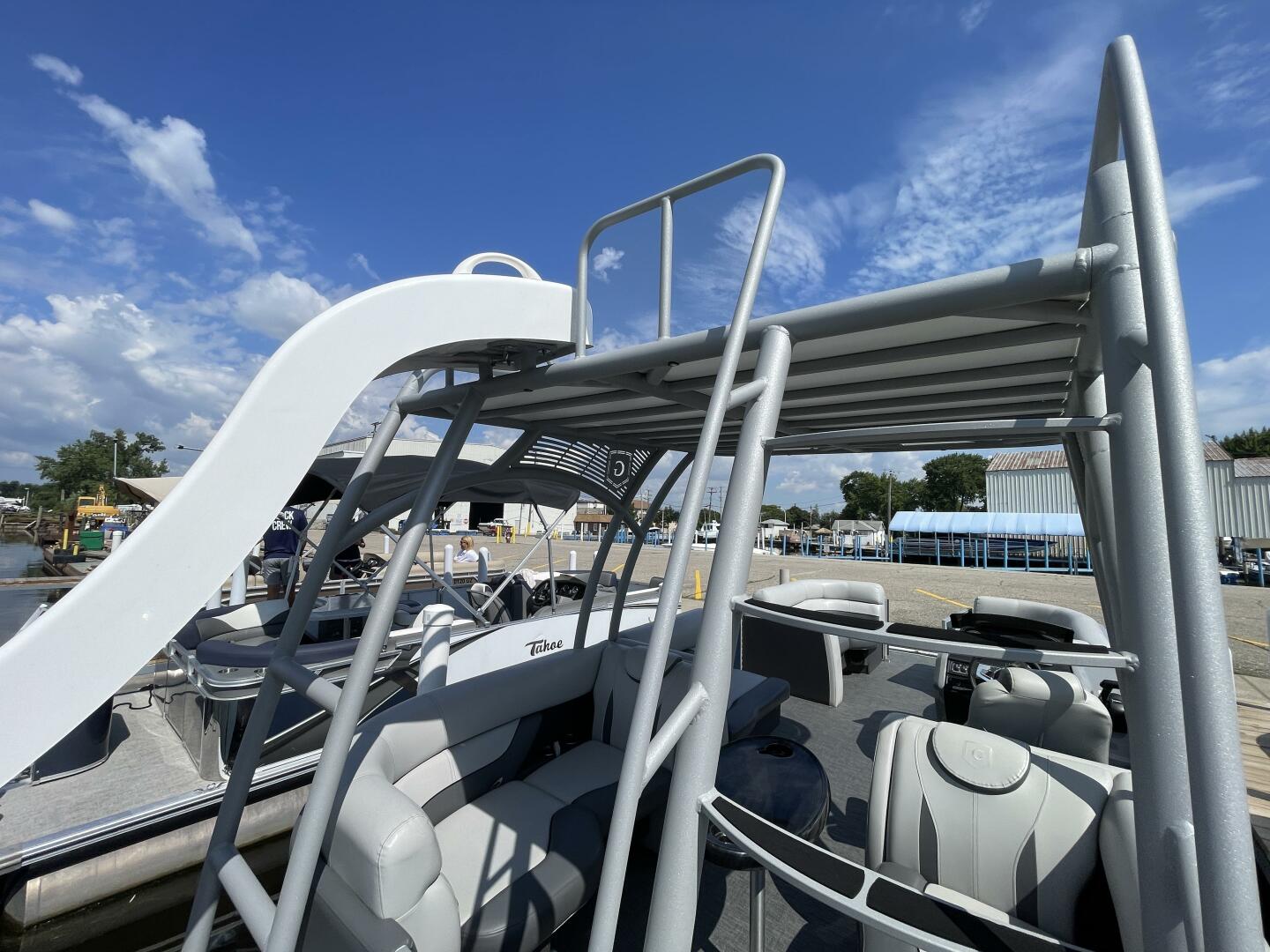 Slide: The Image of Godfrey Monaco 235 Sundeck 2024 - 4904783