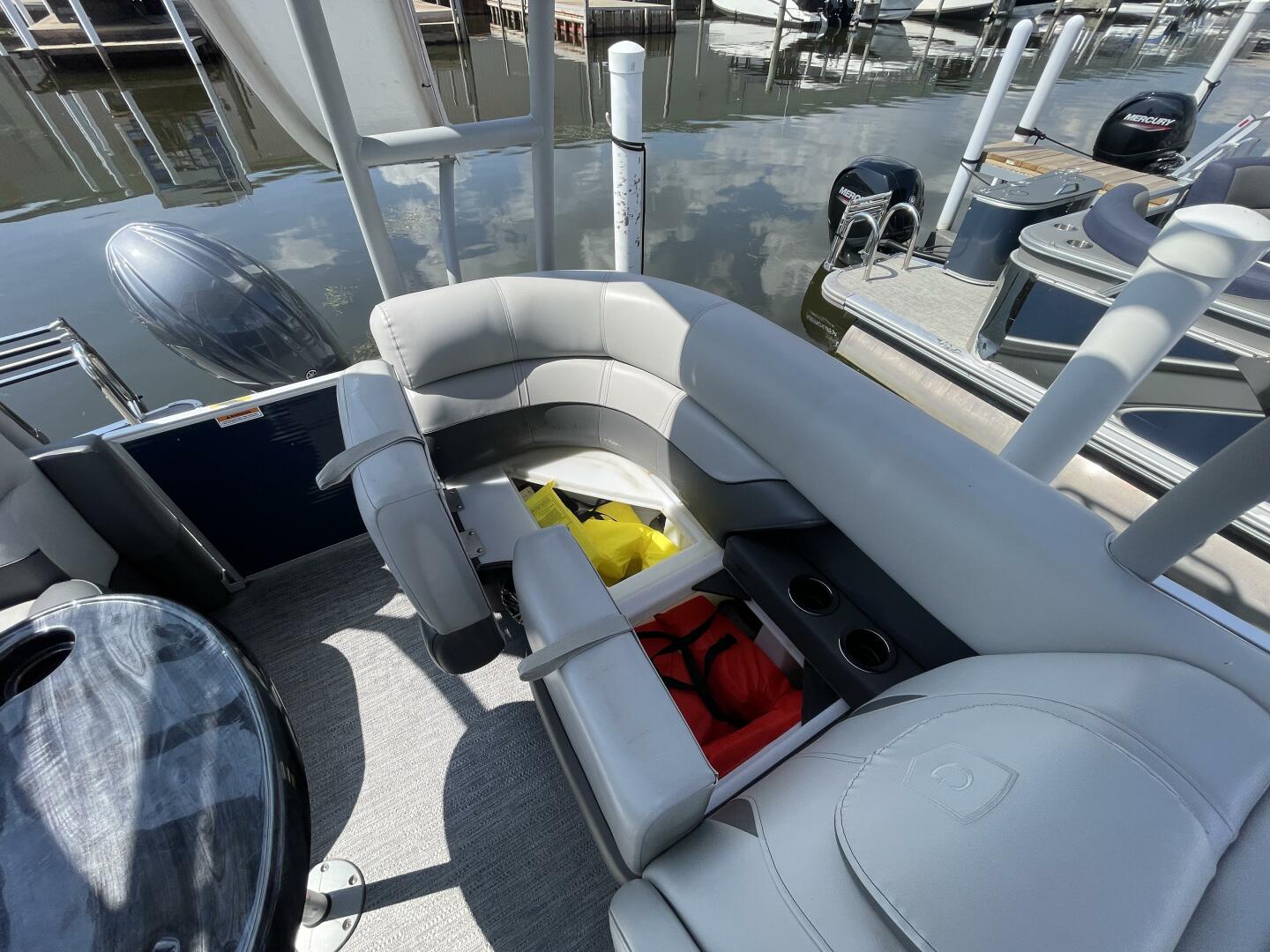 Slide: The Image of Godfrey Monaco 235 Sundeck 2024 - 4904795