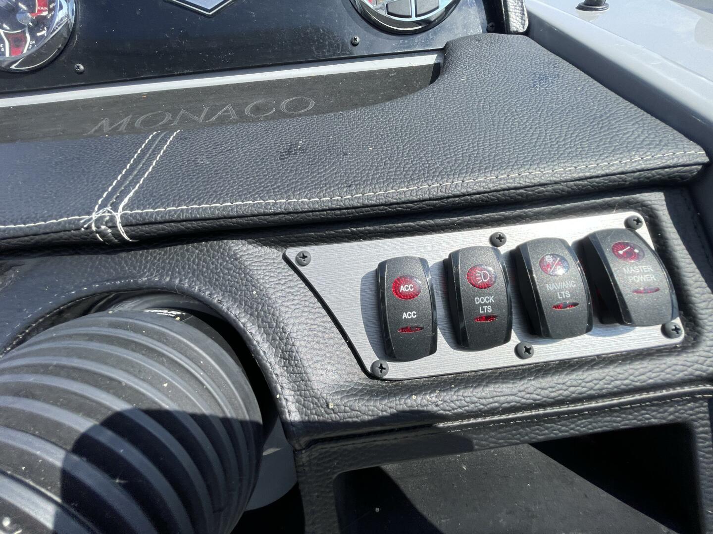 Slide: The Image of Godfrey Monaco 235 Sundeck 2024 - 4904806