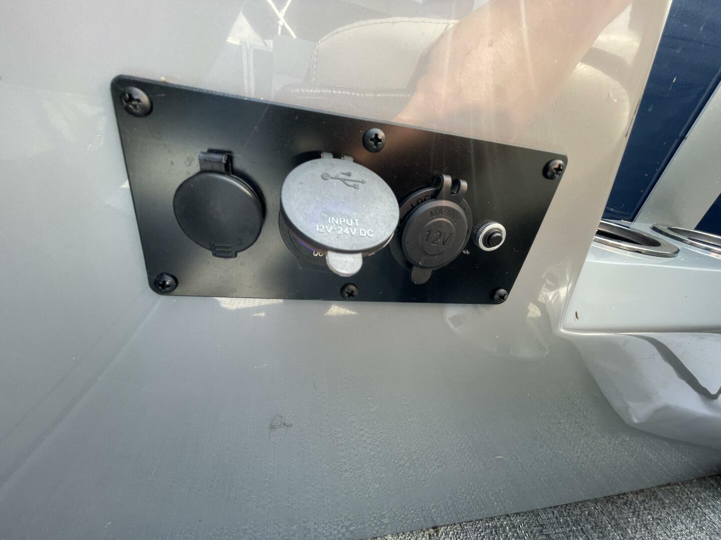 Slide: The Image of Godfrey Monaco 235 Sundeck 2024 - 4904807