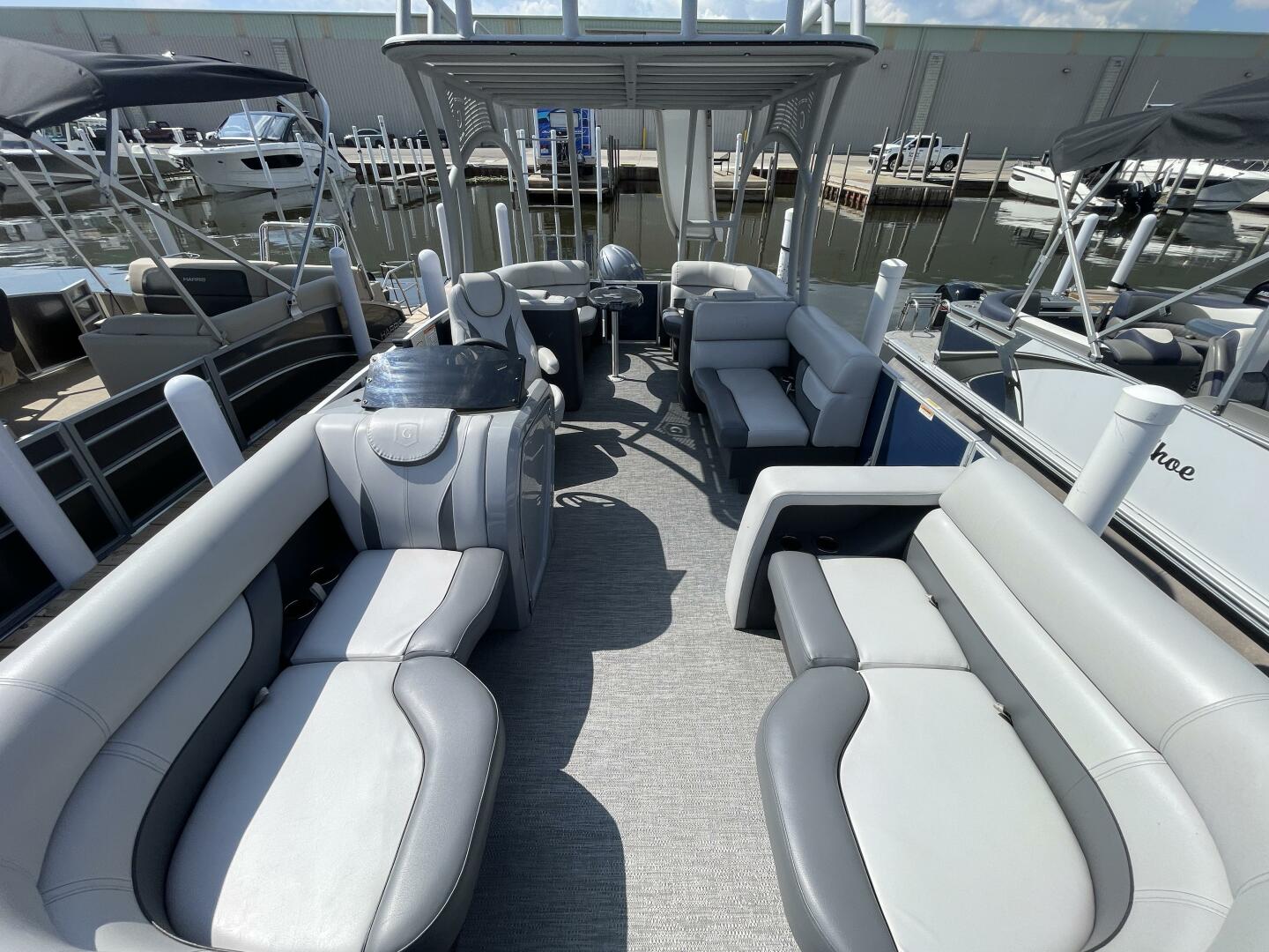 Slide: The Image of Godfrey Monaco 235 Sundeck 2024 - 4904818