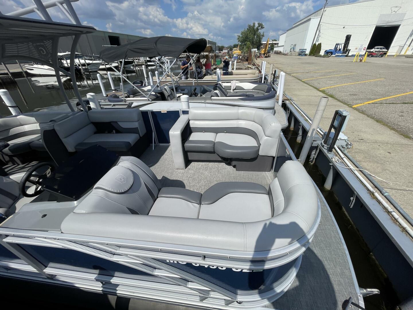 Slide: The Image of Godfrey Monaco 235 Sundeck 2024 - 4904819