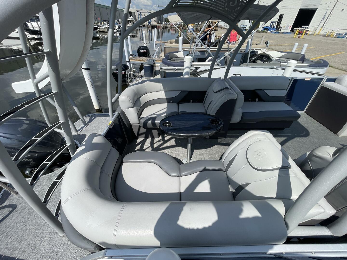 Slide: The Image of Godfrey Monaco 235 Sundeck 2024 - 4904821