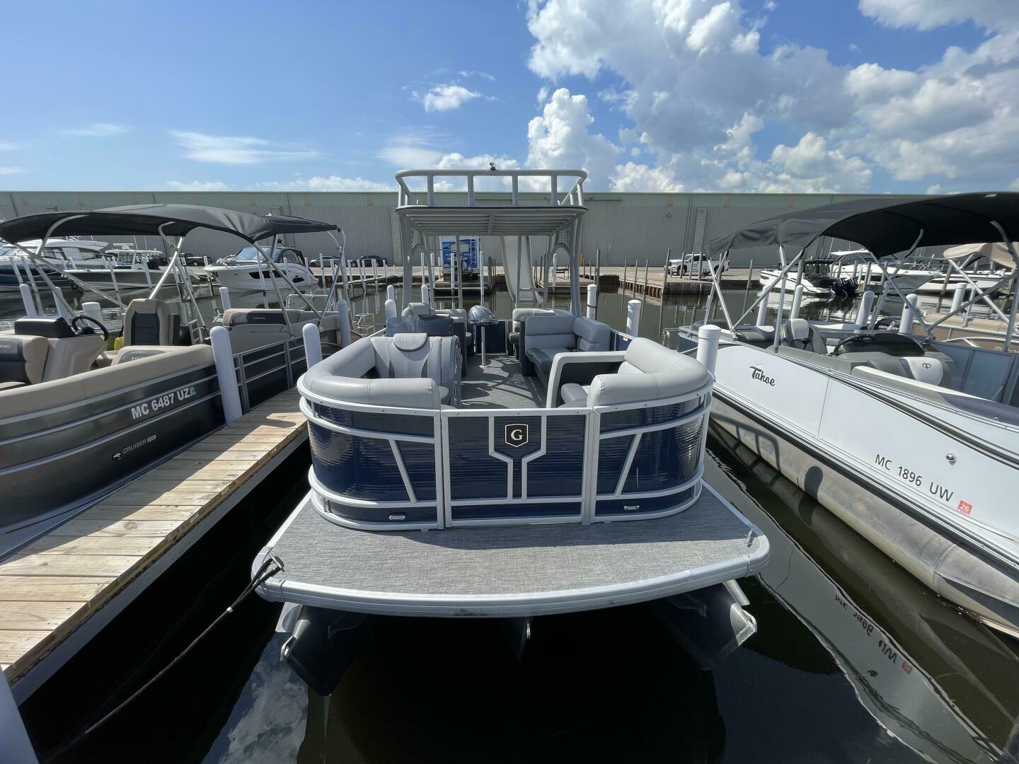 Slide: The Image of Godfrey Monaco 235 Sundeck 2024 - 4904825