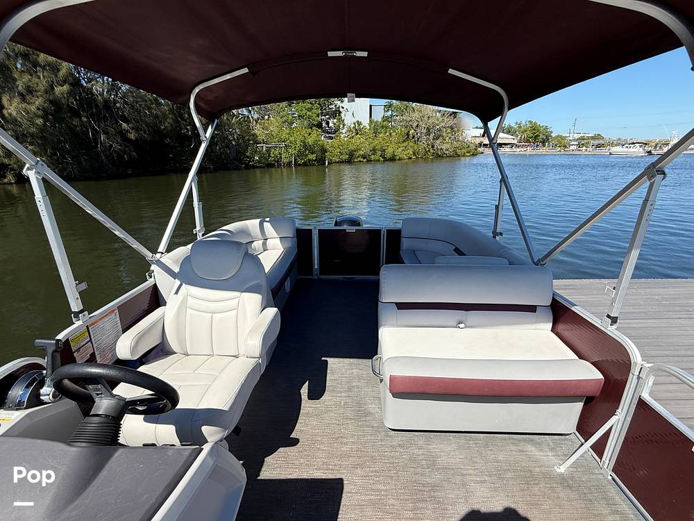 Slide: The Image of Captain & Passenger Seats - 15360858