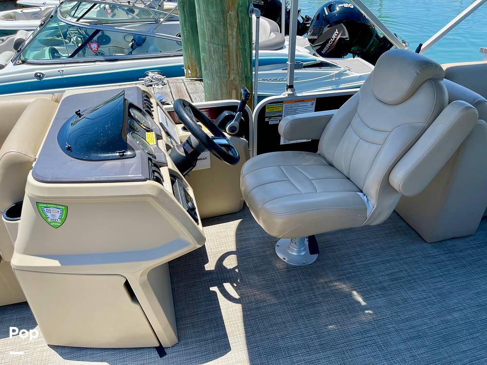 Slide: The Image of Captain's Chair - 14308111