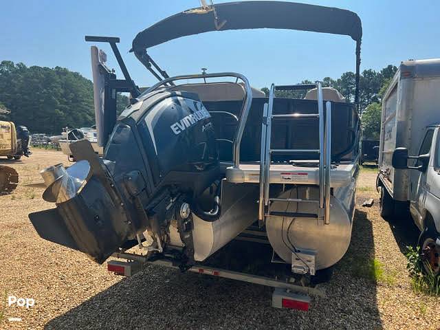 Slide: The Image of Godfrey Sweetwater Premium 255C 2019 - 12857143