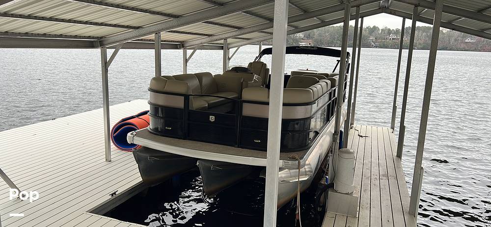 Slide: The Image of Godfrey Sweetwater Premium 255C 2019 - 12392192