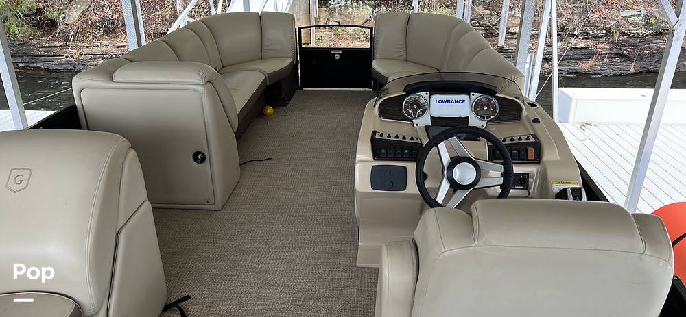 Slide: The Image of Godfrey Sweetwater Premium 255C 2019 - 12392241