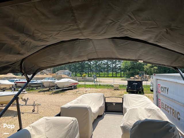 Slide: The Image of Godfrey Sweetwater Premium 255C 2019 - 12857110