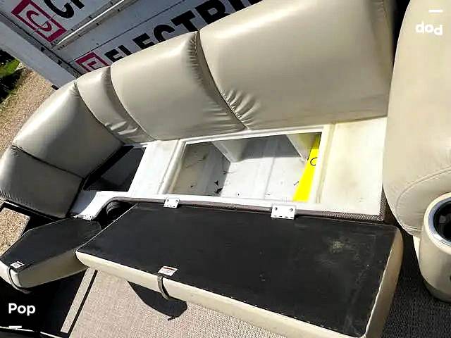 Slide: The Image of Godfrey Sweetwater Premium 255C 2019 - 12857371