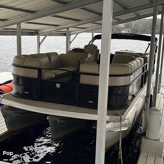 Slide: The Image of Godfrey Sweetwater Premium 255C 2019 - 15183650
