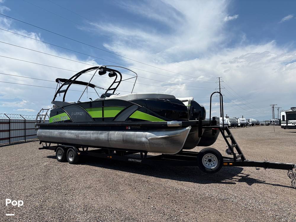 Slide: The Image of Godfrey Pontoon 250 XP 2020 - 15702897