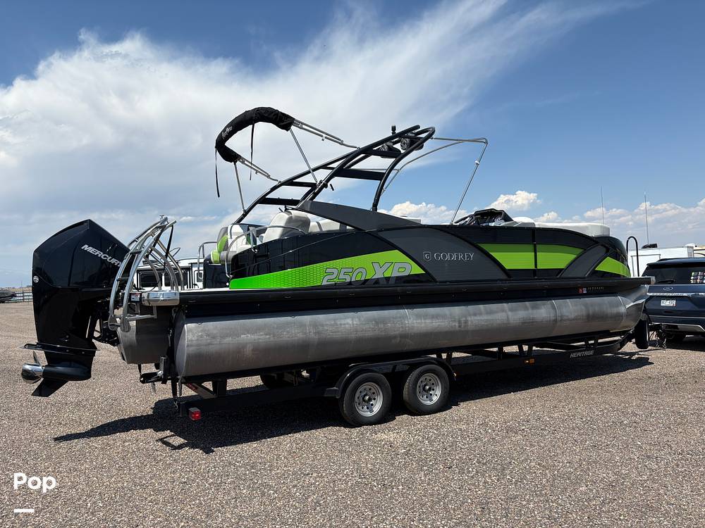 Slide: The Image of Godfrey Pontoon 250 XP 2020 - 15702899