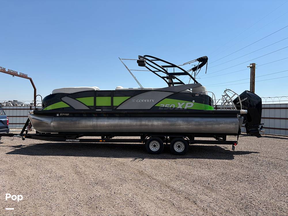 Slide: The Image of Godfrey Pontoon 250 XP 2020 - 15702903