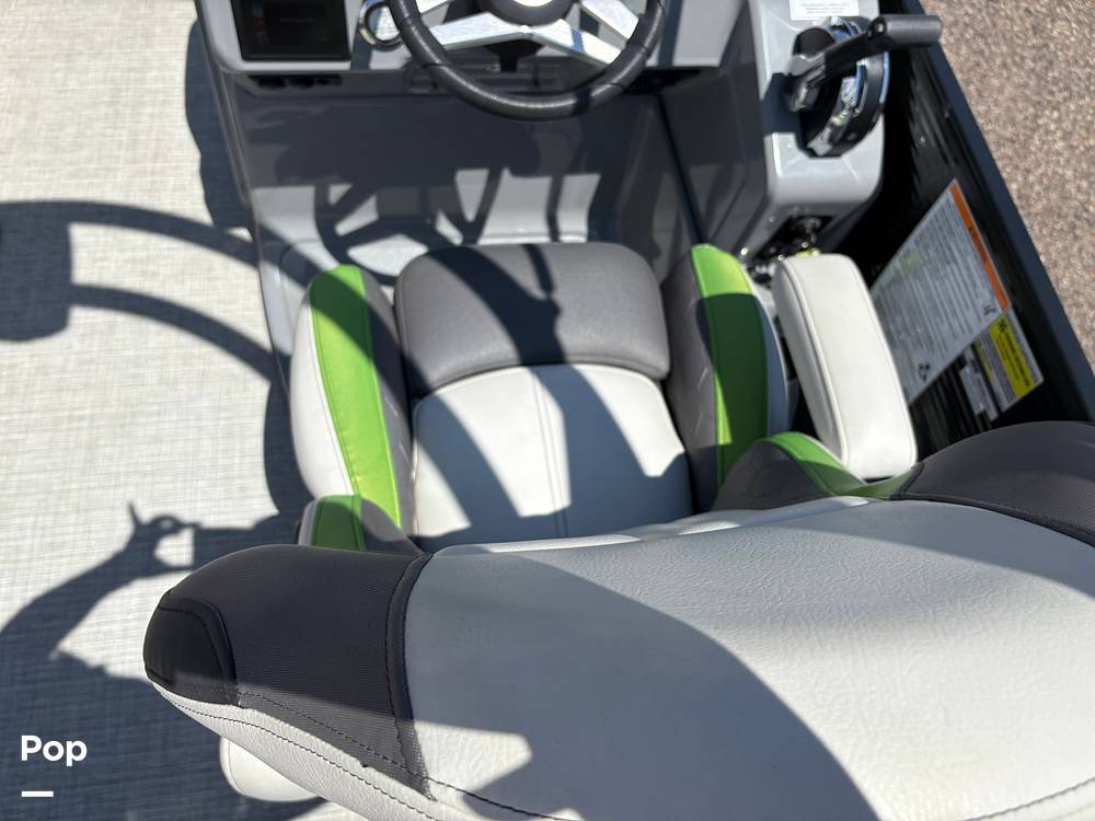 Slide: The Image of Godfrey Pontoon 250 XP 2020 - 15702930