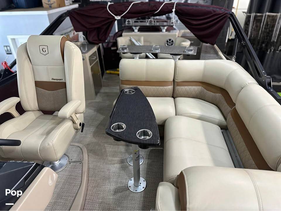 Slide: The Image of Cockpit Table - 15212861