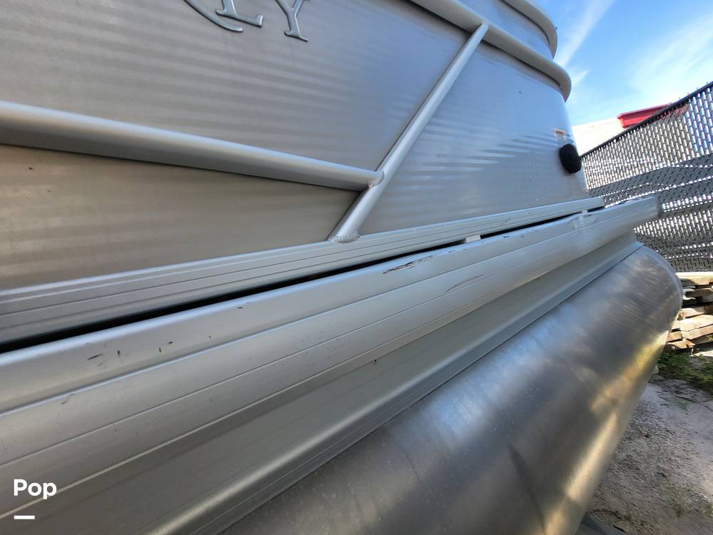 Slide: The Image of Godfrey Pontoon Sweetwater 2286SB 2020 - 14898563