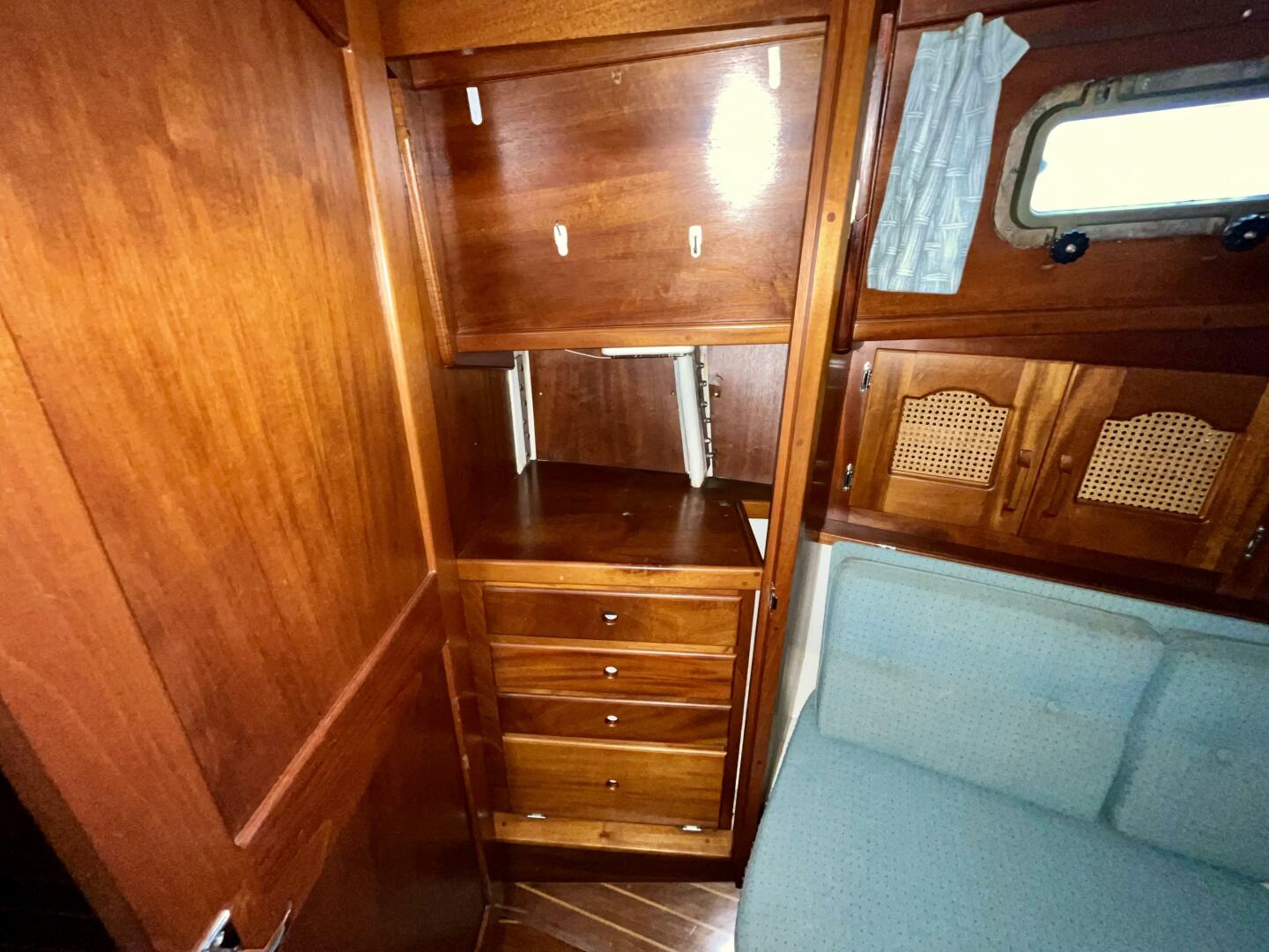 Slide: The Image of Gozzard 36 1986 - 5234844