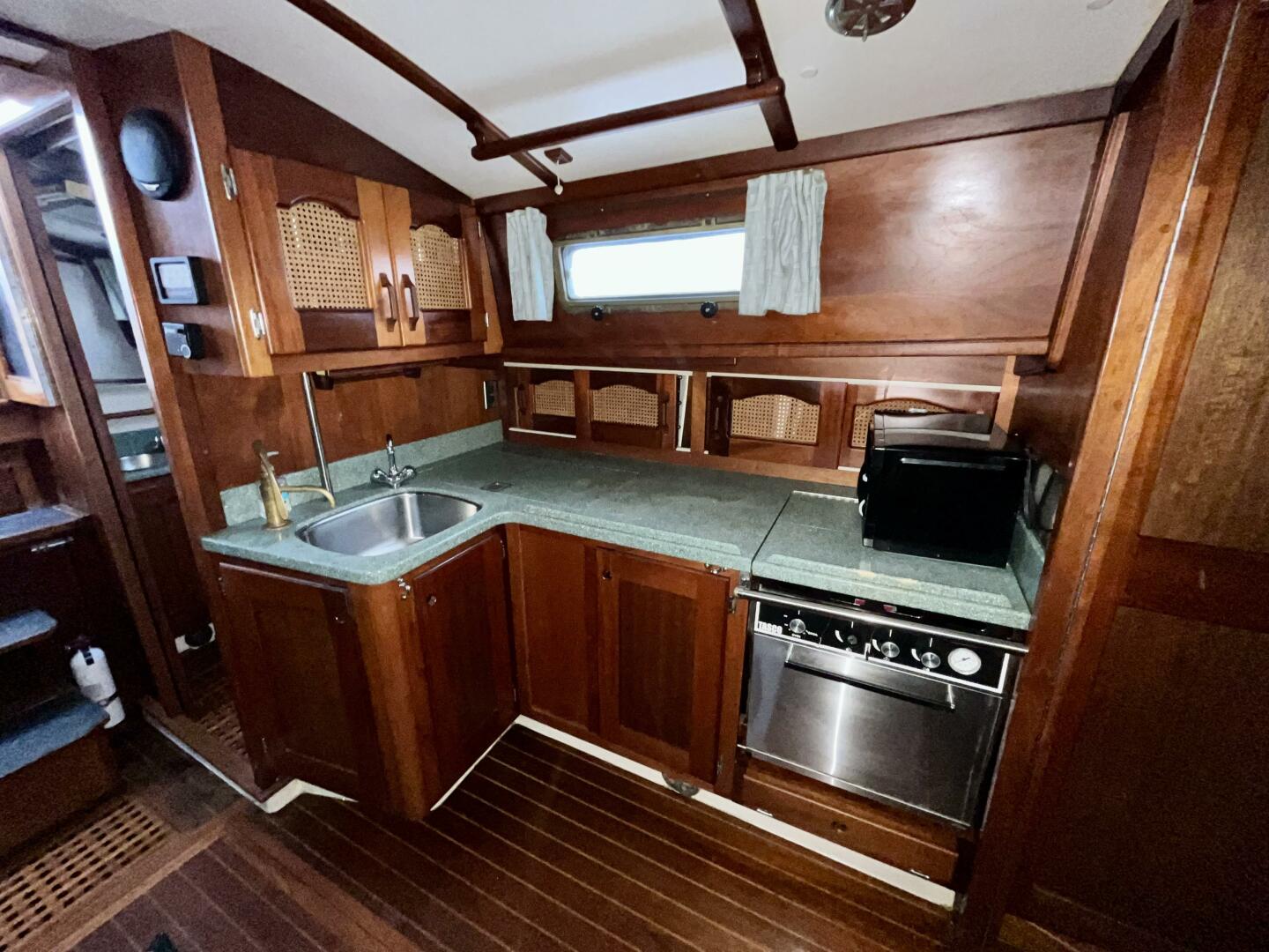 Slide: The Image of Gozzard 36 1986 - 5234874